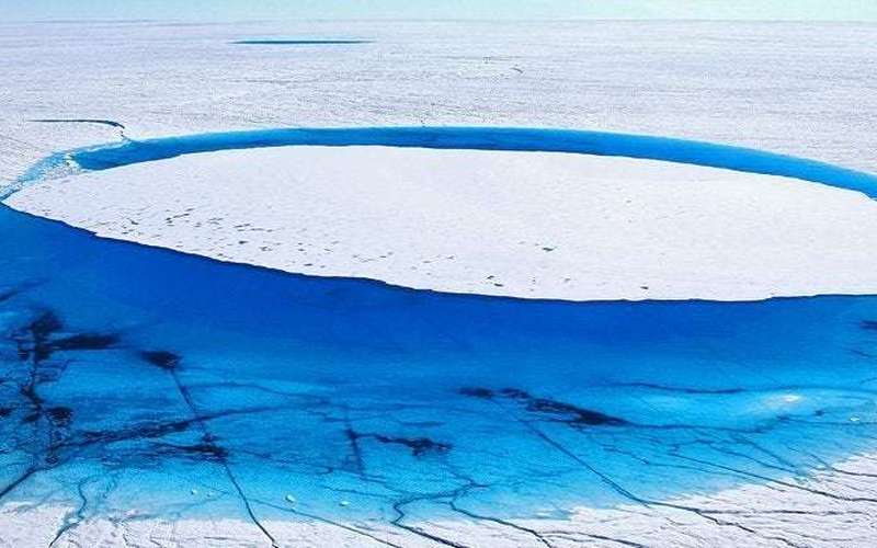 image for Earth Lost a 'Staggering' 28 Trillion Tonnes of Ice in Just 23 Years