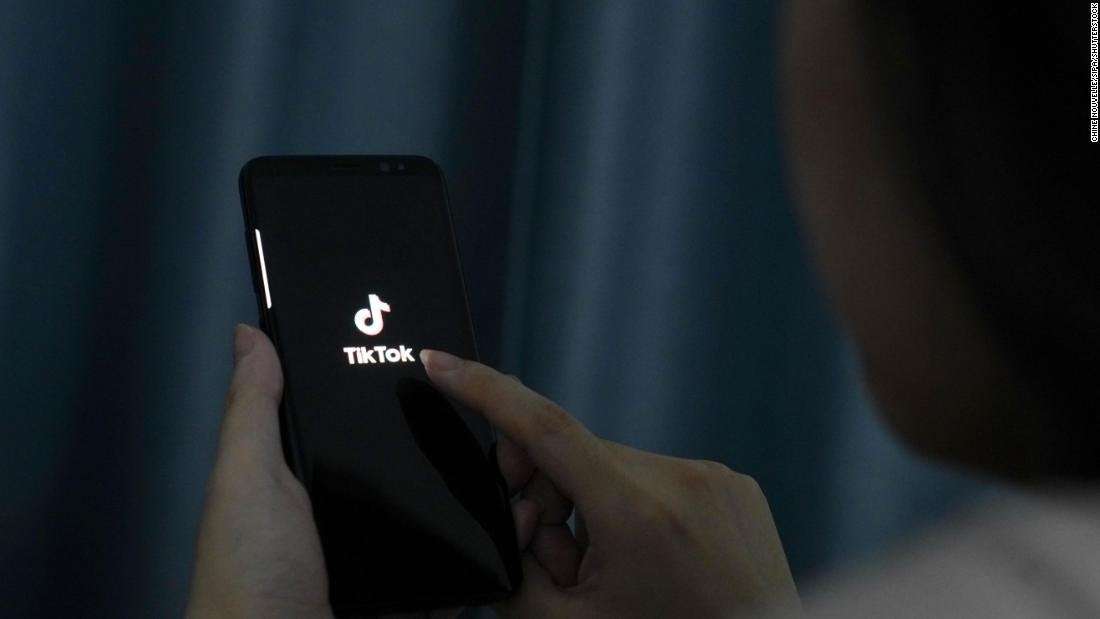 image for US will ban WeChat and TikTok downloads on Sunday