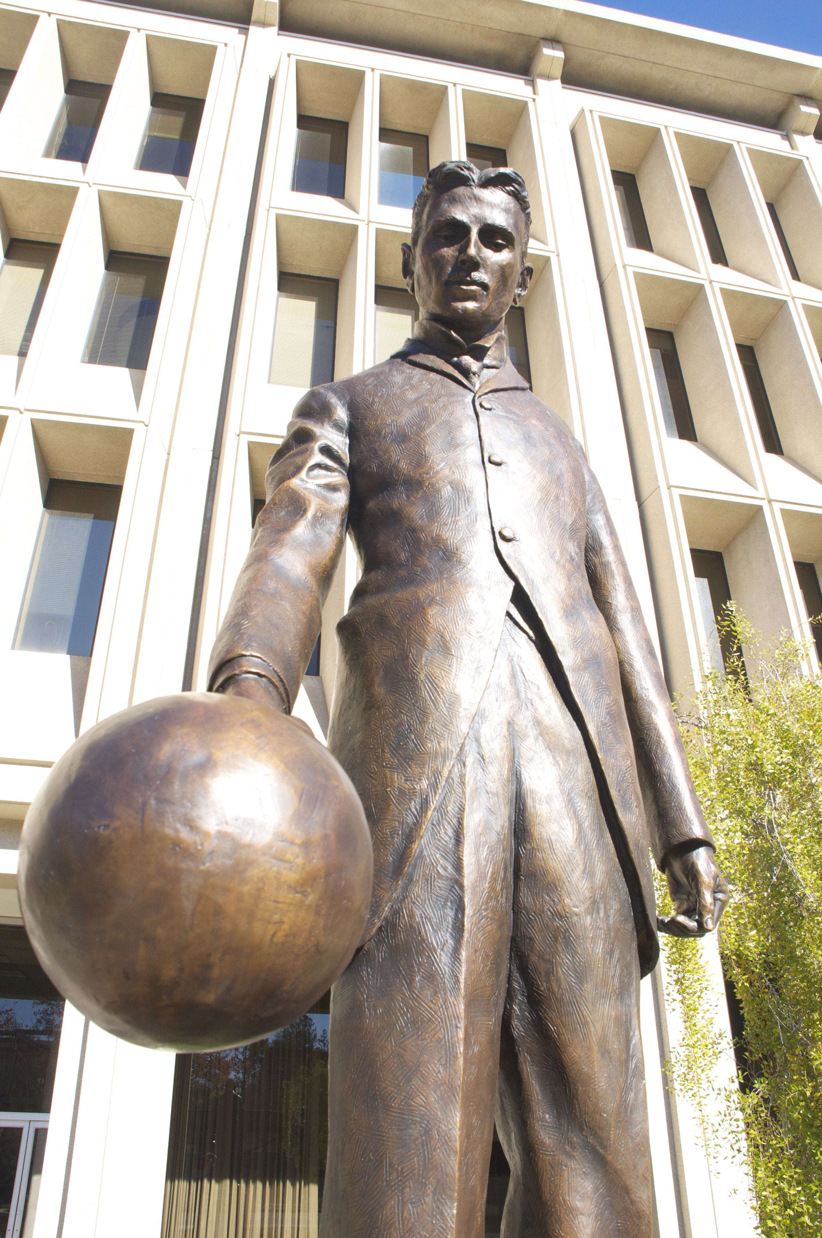 image for New Tesla statue unveiled