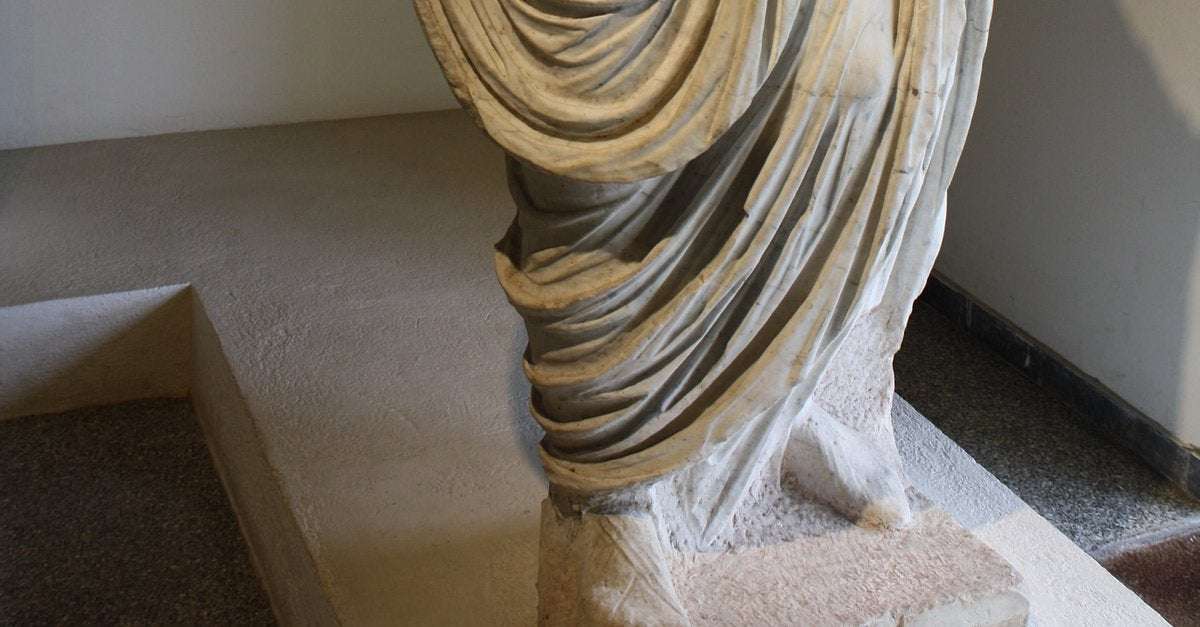 image for TIL The formal clothing of the Roman Citizen was the Toga. During Roman elections, those running for political office would rub their Toga with a dazzling white chalk to stand out. Called Toga Candida (pure-white) this clothing was the origin of the word "candidate".
