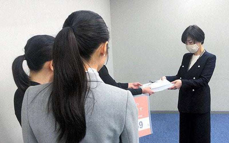 image for Students submit petition to raise age of consent from 13 to 16 : The Asahi Shimbun
