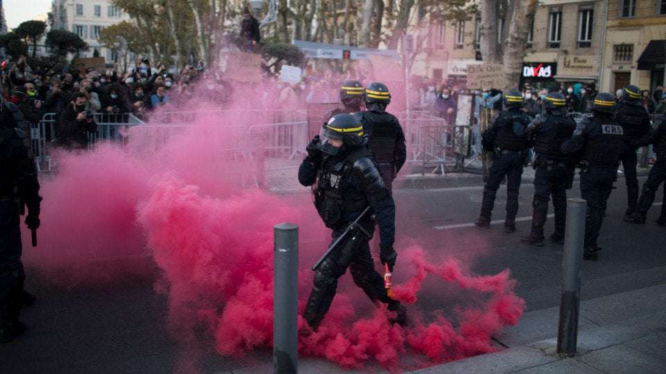 image for France bans citizens from filming and identifying violent police officers