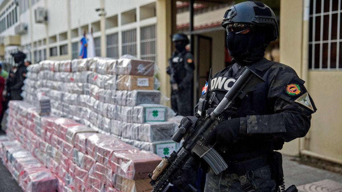image for Colombia Is Considering Legalizing Its Massive Cocaine Industry