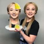 image for She made her own "selfie cake" ❤