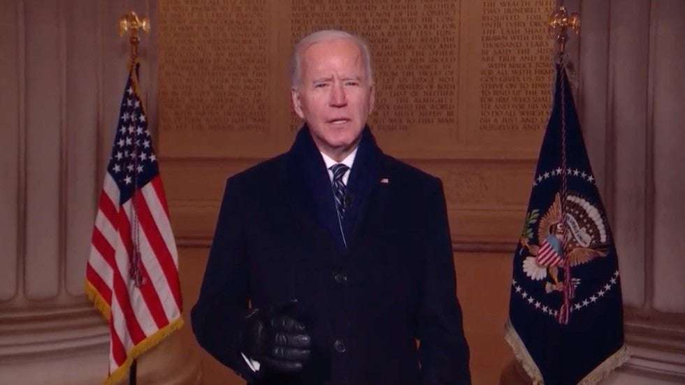 image for Biden requires international travelers to quarantine upon arrival to US