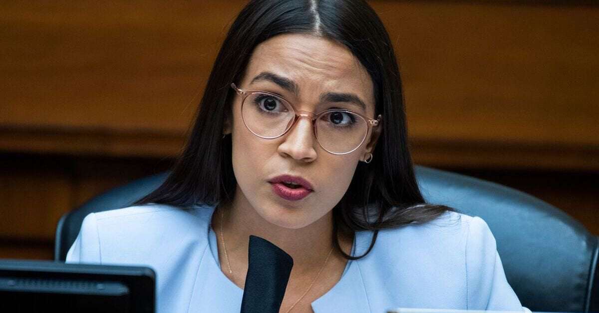 image for ‘Unacceptable’: AOC and Other Lawmakers Call for Congressional Hearing on Robinhood’s Anti-Reddit GameStop Stock Trading Freeze