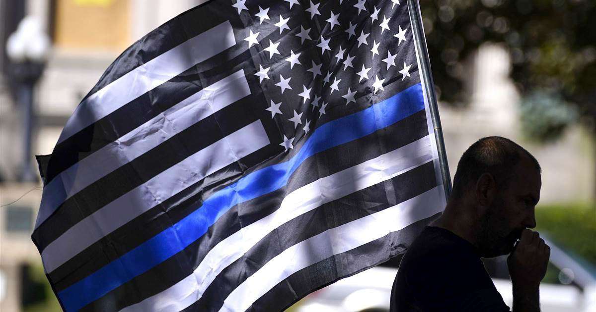 image for Police chief bans 'Thin Blue Line' imagery, says it's been 'co-opted' by extremists