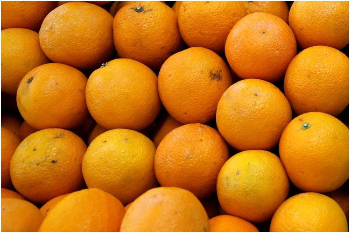 image for Four Men Get Mouth Ulcers after Eating 30 Kg Oranges at Airport to Avoid Paying Extra Baggage Fee