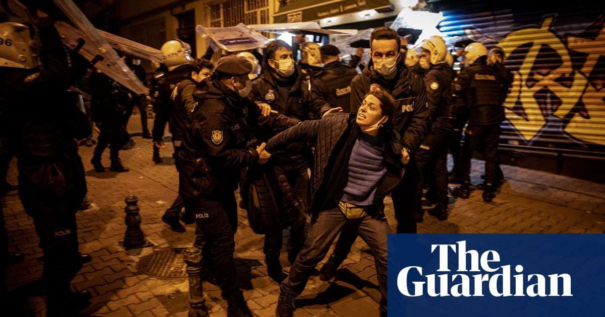 image for Student protests grow as Turkey's young people turn against Erdoğan