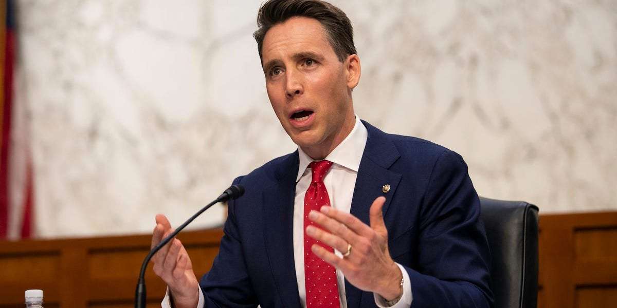 image for Republican Sen. Josh Hawley used campaign funds to pay for $197 in food during family Universal Studios trip