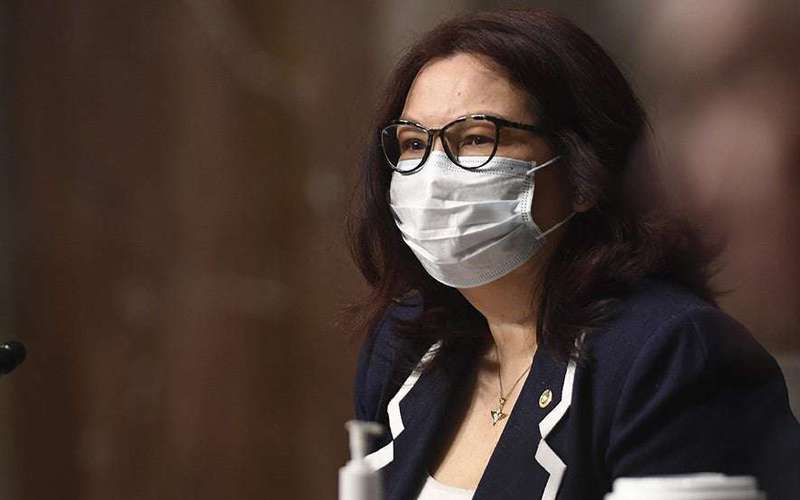image for Duckworth urges Biden to oust entire Postal Service board