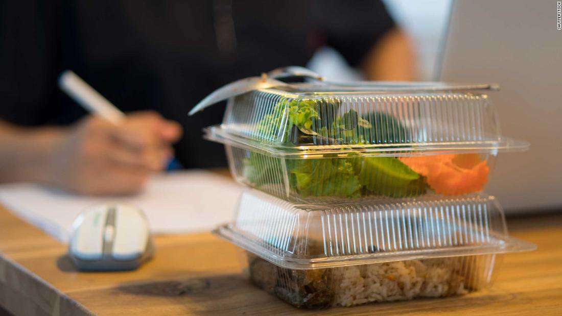 image for French workers can now eat lunch at their desks without breaking the law