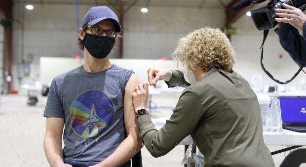image for USA now vaccinating more people against COVID-19 in one day than Canada has in total