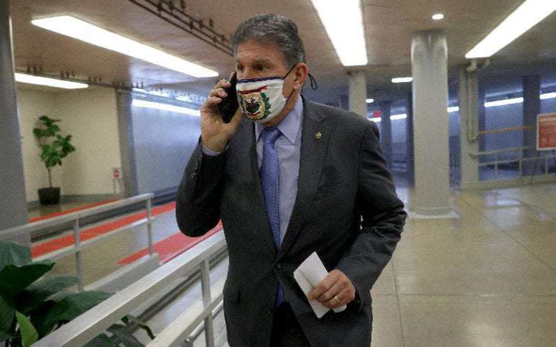 image for 'This Is Unacceptable': Progressives Reject Manchin Plan to Cut $15 Minimum Wage Proposal to $11