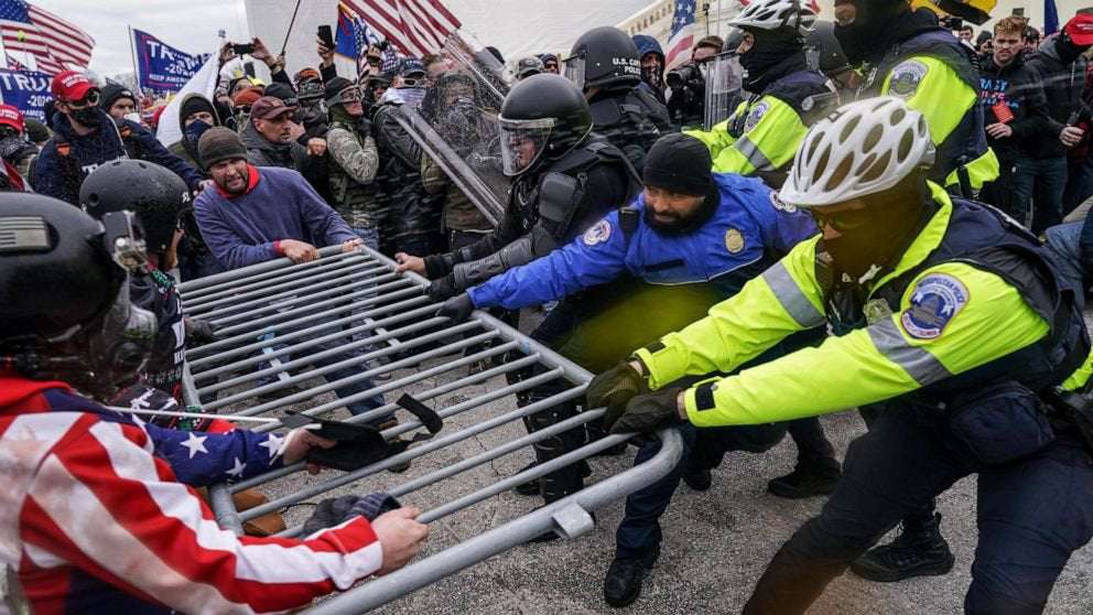 image for 'Many' US Capitol Police officers want to retire or leave after Jan. 6 insurrection, union says