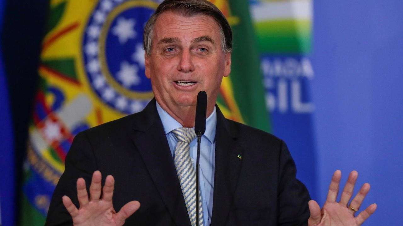 image for Bolsonaro tells Brazilians to ‘stop whining’ after Covid-19 deaths hit record high