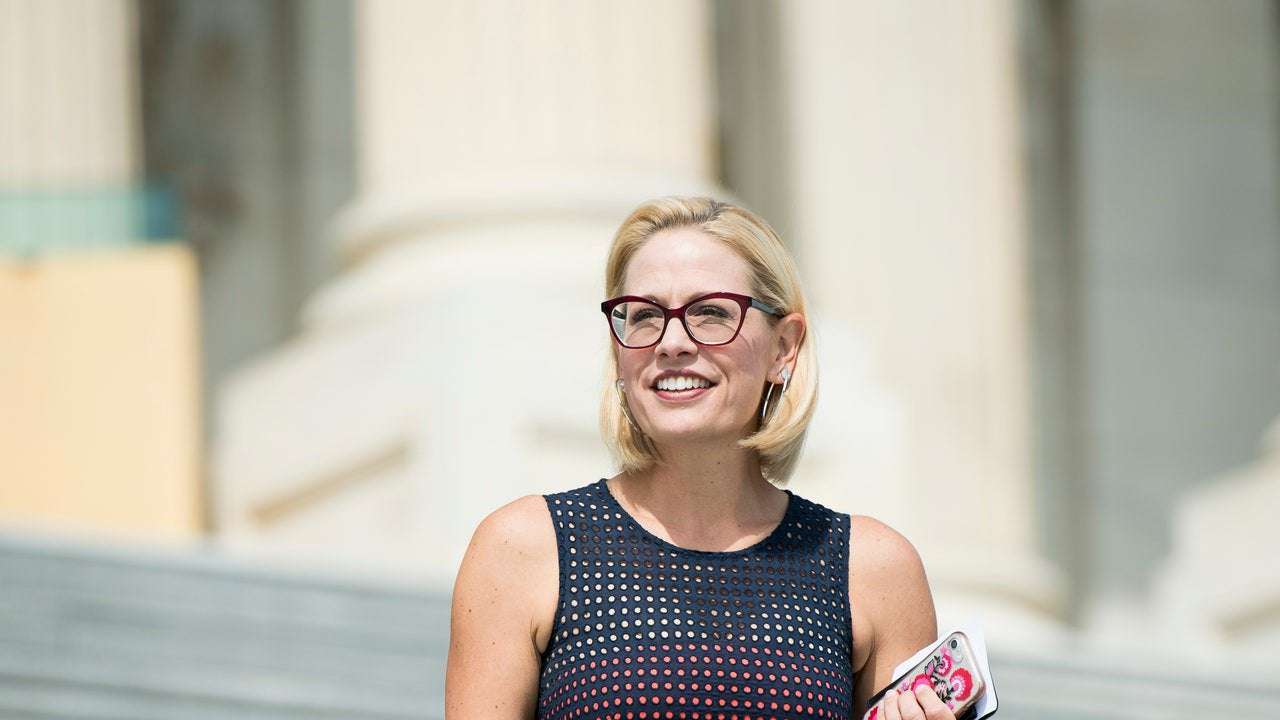 image for Kyrsten Sinema’s Thumbs-Down on $15 Minimum Wage Was a Disgrace to Women