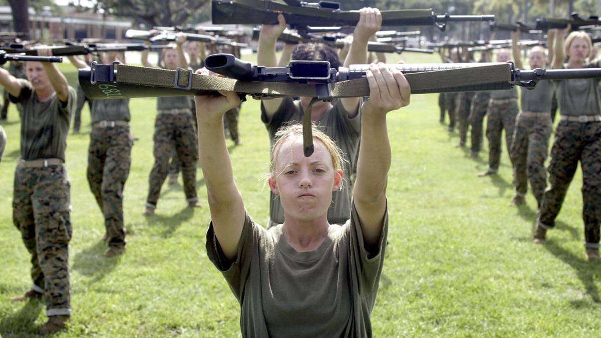 image for US army halts gender neutral fitness test as women struggle