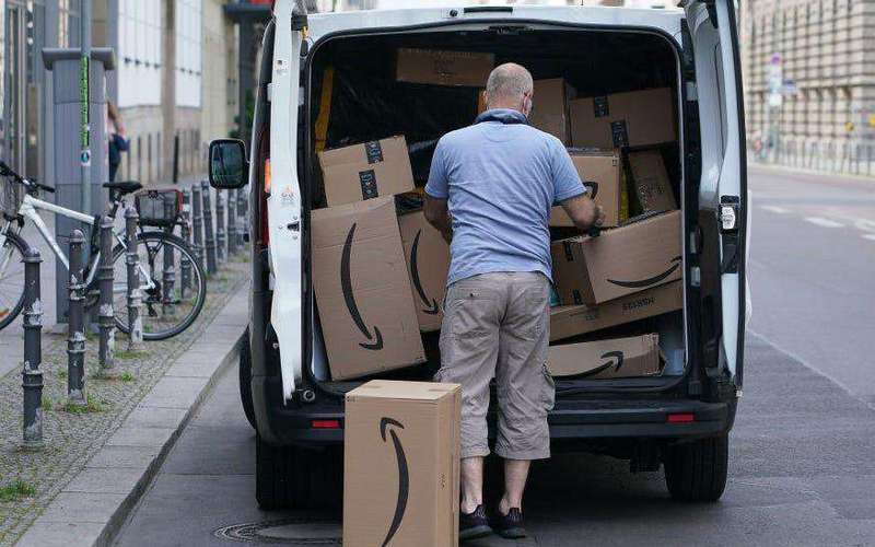 image for Amazon driver quits, saying the final straw was the company's new AI-powered truck cameras that can sense when workers yawn or don't use a seatbelt