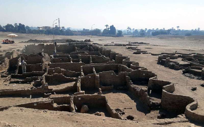 image for Egyptologist Zahi Hawass Announces Discovery of Lost ‘Golden’ City in Luxor