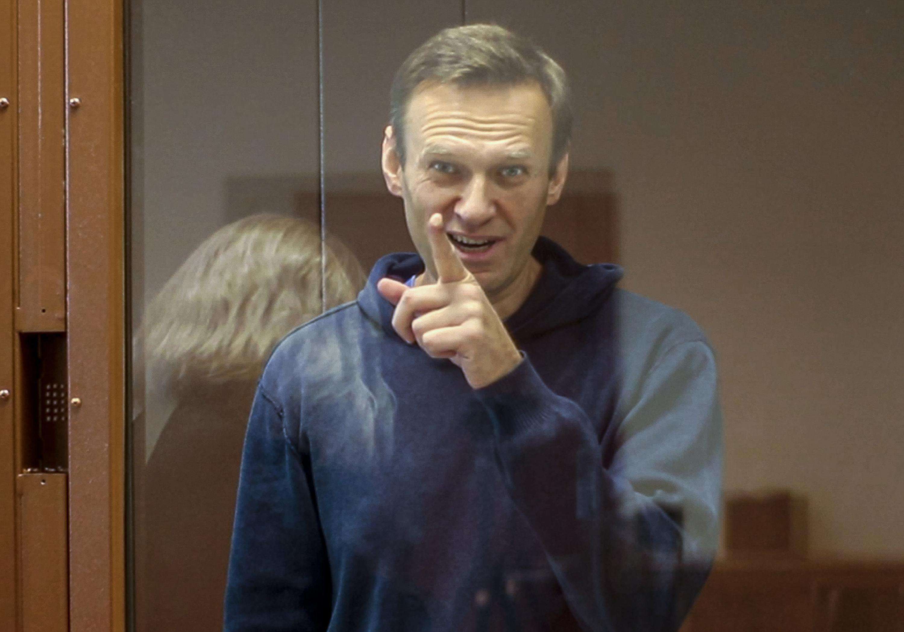image for Navalny’s doctors prevented from seeing him at prison clinic