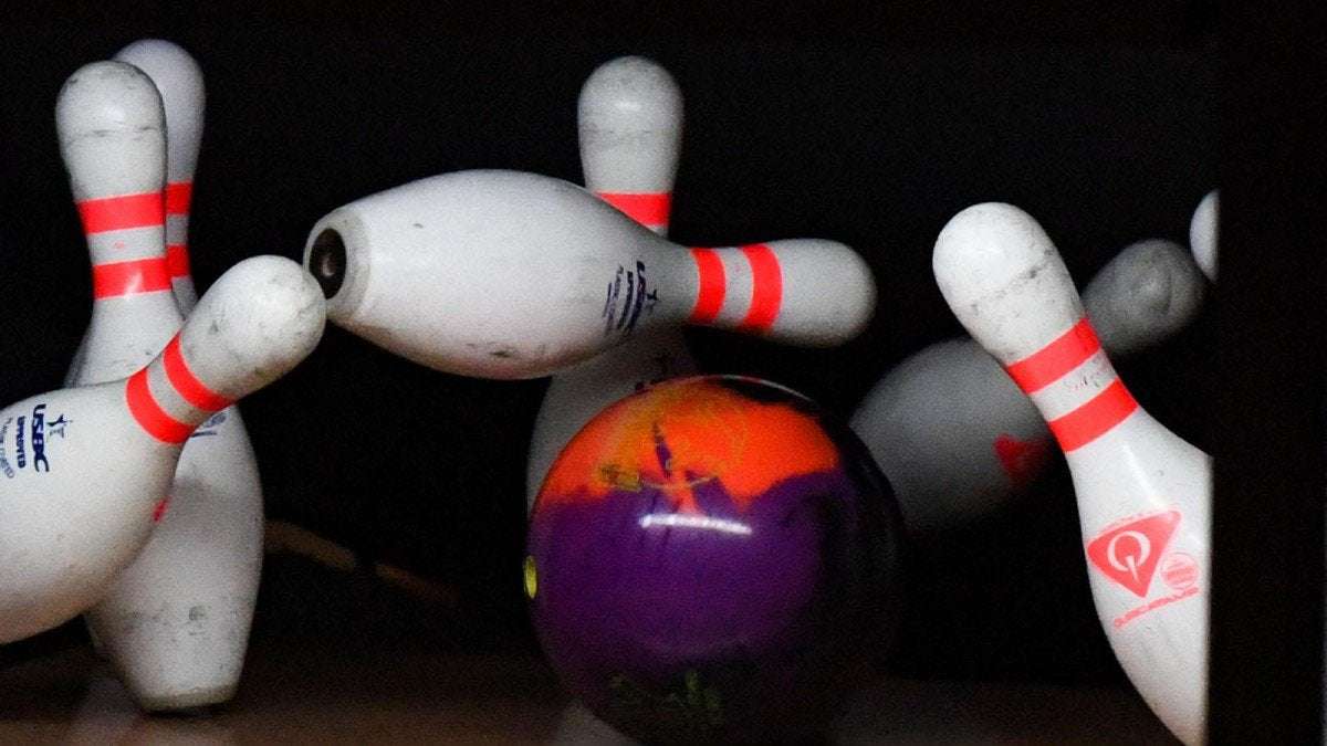 image for Illinois bowler honors father, bowls a 300 with ashes in his ball
