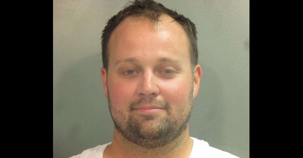 image for Josh Duggar, Charged with Child Pornography Offenses, Asks Judge to Release Him to His Wife and Six Children