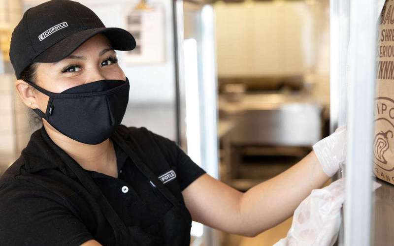image for Chipotle hikes average wage to $15 an hour amid labor squeeze