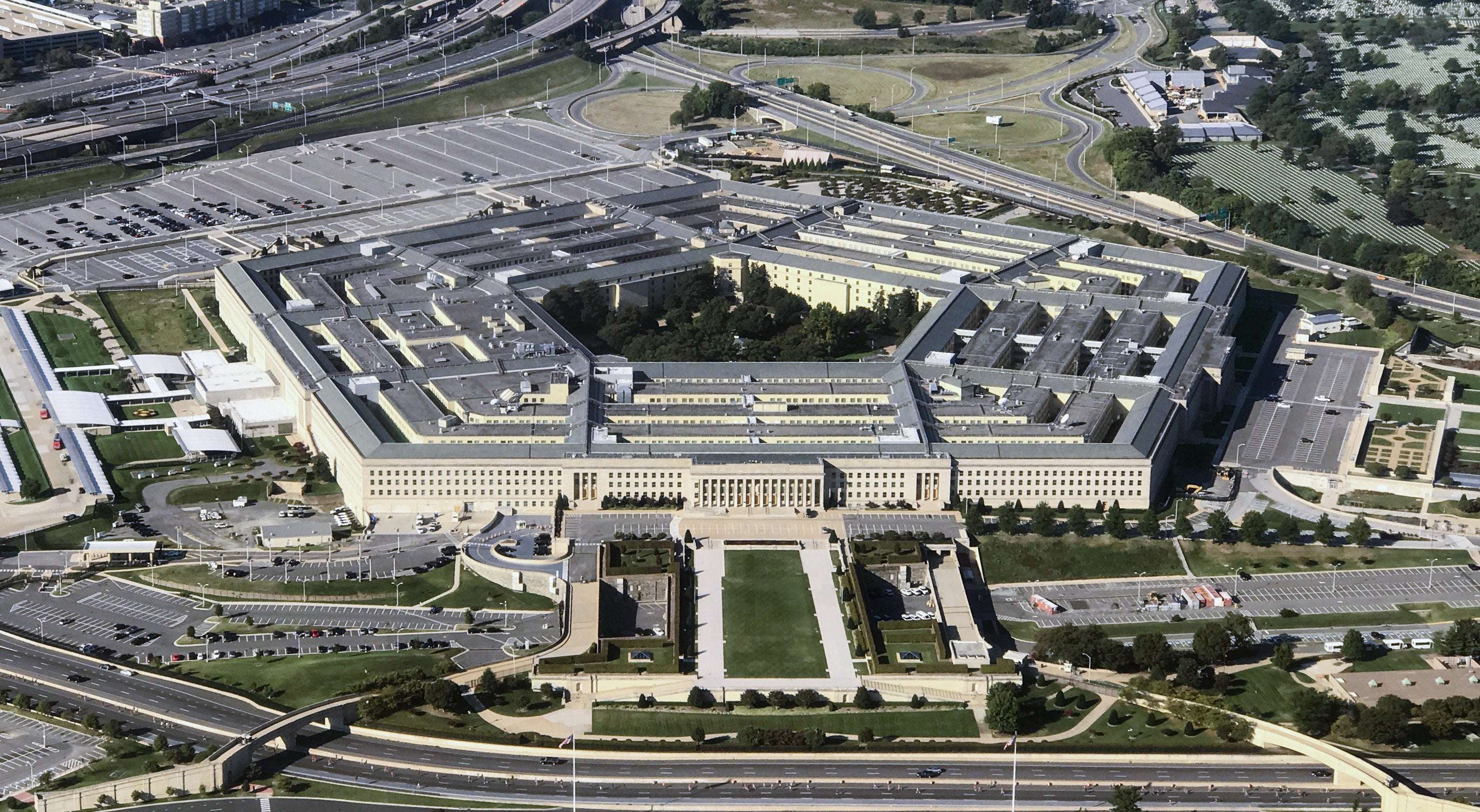 image for The Pentagon is tracking US citizens without a warrant, Senator says