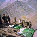 image for Indian soldiers burying dead Pakistani soldiers according to Islamic rituals after Pakistan refused to accept their bodies, Kargil war, 1999. [1280x850]