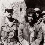 image for CIA agent Felix Rodriguez (left) and Bolivian soldiers pose with Che Guevara moments before his execution. Bolivia, 9 October 1967. [1513 x 1034]