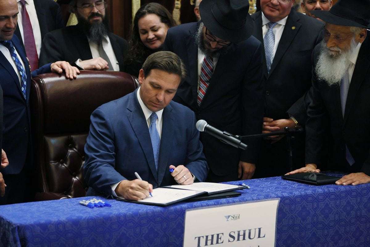 image for DeSantis signs bill requiring Florida students, professors to register political views with state