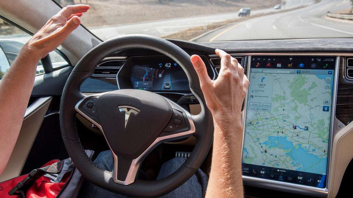 image for Tesla Must Now Report 'Autopilot' Crashes to the Government or Face Fines