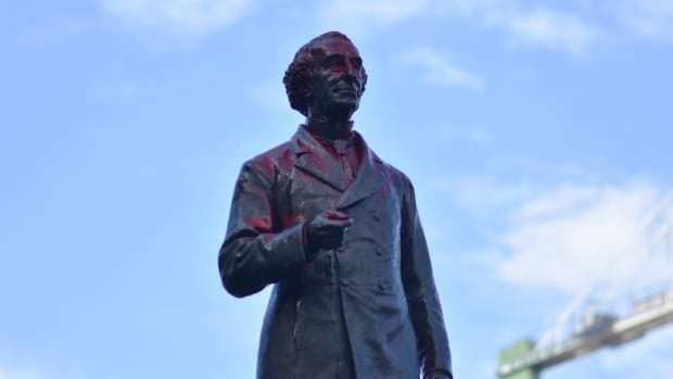 image for Hamilton councillors vote against removing Sir John A. Macdonald statue from Gore Park
