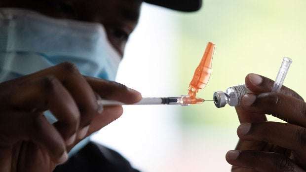 image for Canada to reach 55M vaccine doses by week's end, catching up to U.S. on second doses