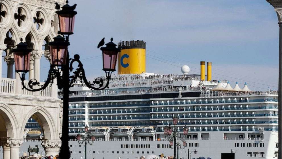 image for Italy to ban mammoth cruise ships from Venice as of Aug. 1
