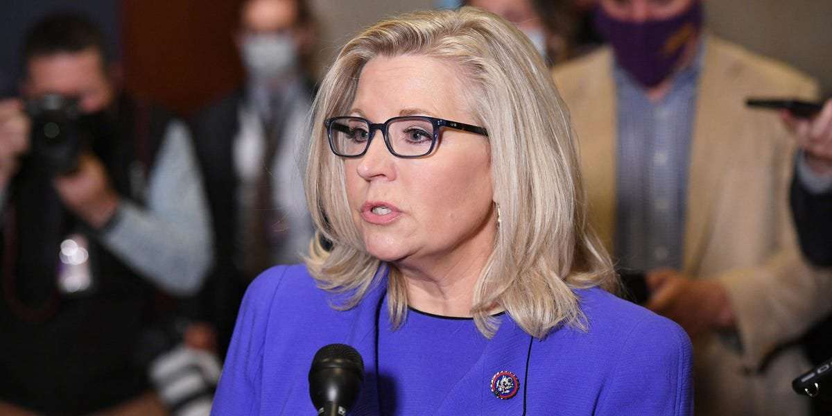 image for Liz Cheney calls Kevin McCarthy's January 6 rhetoric 'disgraceful' and says his lack of 'commitment to the Constitution' should disqualify him from being House speaker if GOP wins in 2022