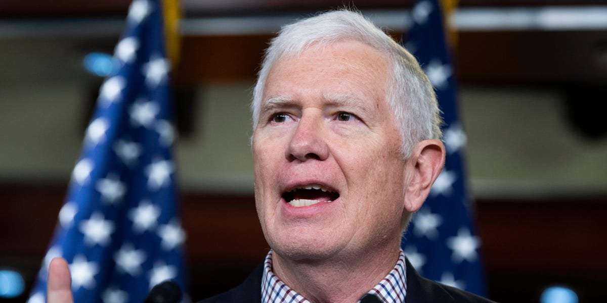 image for GOP lawmaker Mo Brooks says he wore body armor at the January 6 Trump rally and was tipped off to 'risks'