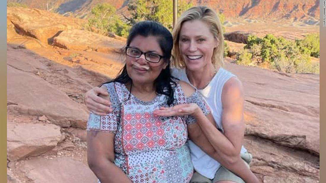 image for Julie Bowen of 'Modern Family' helped rescue a hiker who fainted in a Utah national park