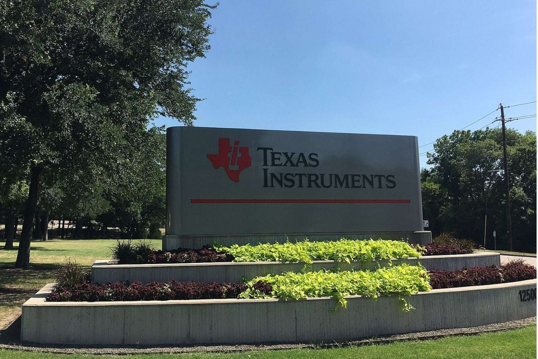 image for Texas Instruments Requiring All U.S. Employees to Get COVID-19 Vaccine