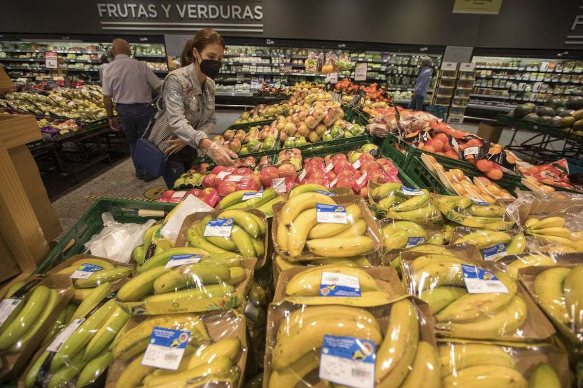image for Spain to ban sale of fruit and vegetables in plastic wrapping from 2023