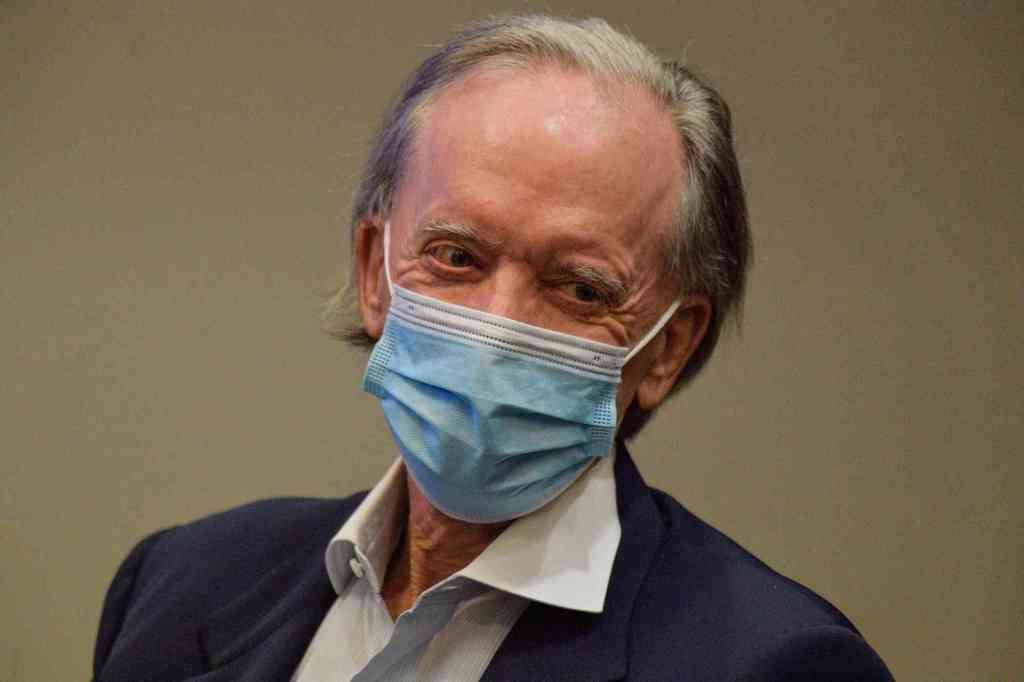 image for Billionaire Bill Gross gets suspended jail sentence in loud music feud with neighbor