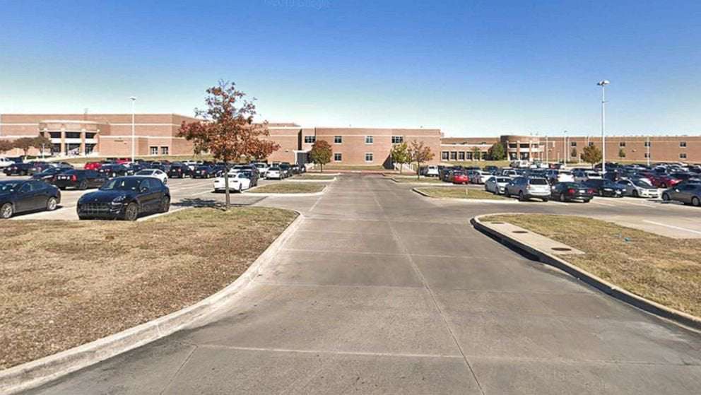 image for Texas high school shooting: 4 hurt, 18-year-old suspect in custody