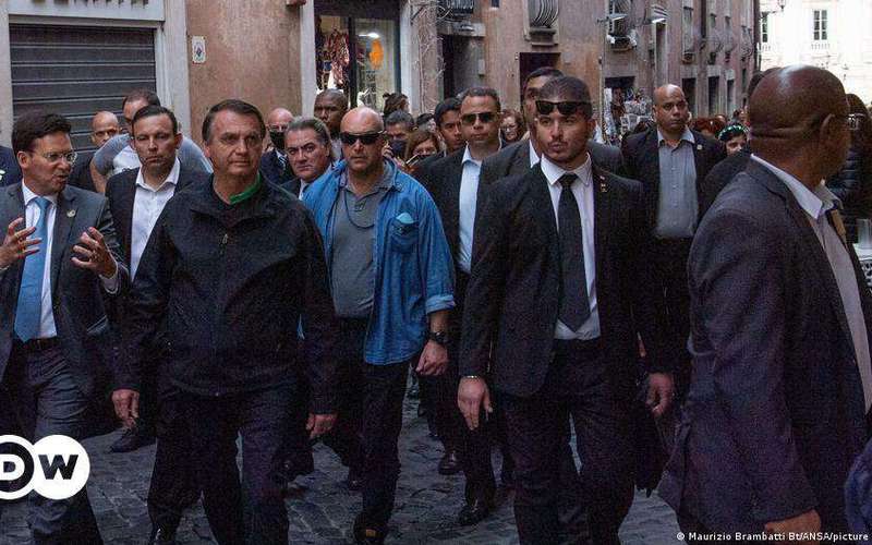 image for Reporters attacked by Bolsonaro's security agents in Rome