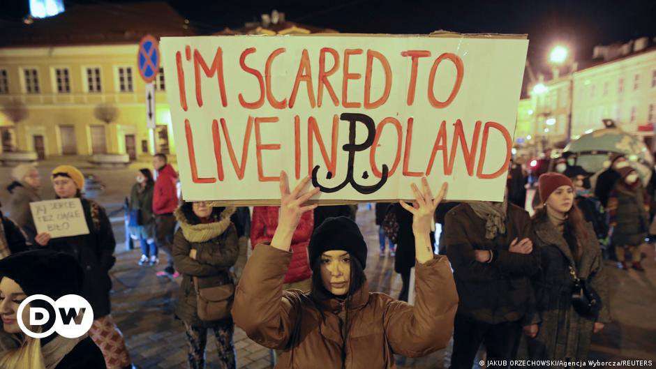 image for Poland: Protests erupt over abortion law after woman dies