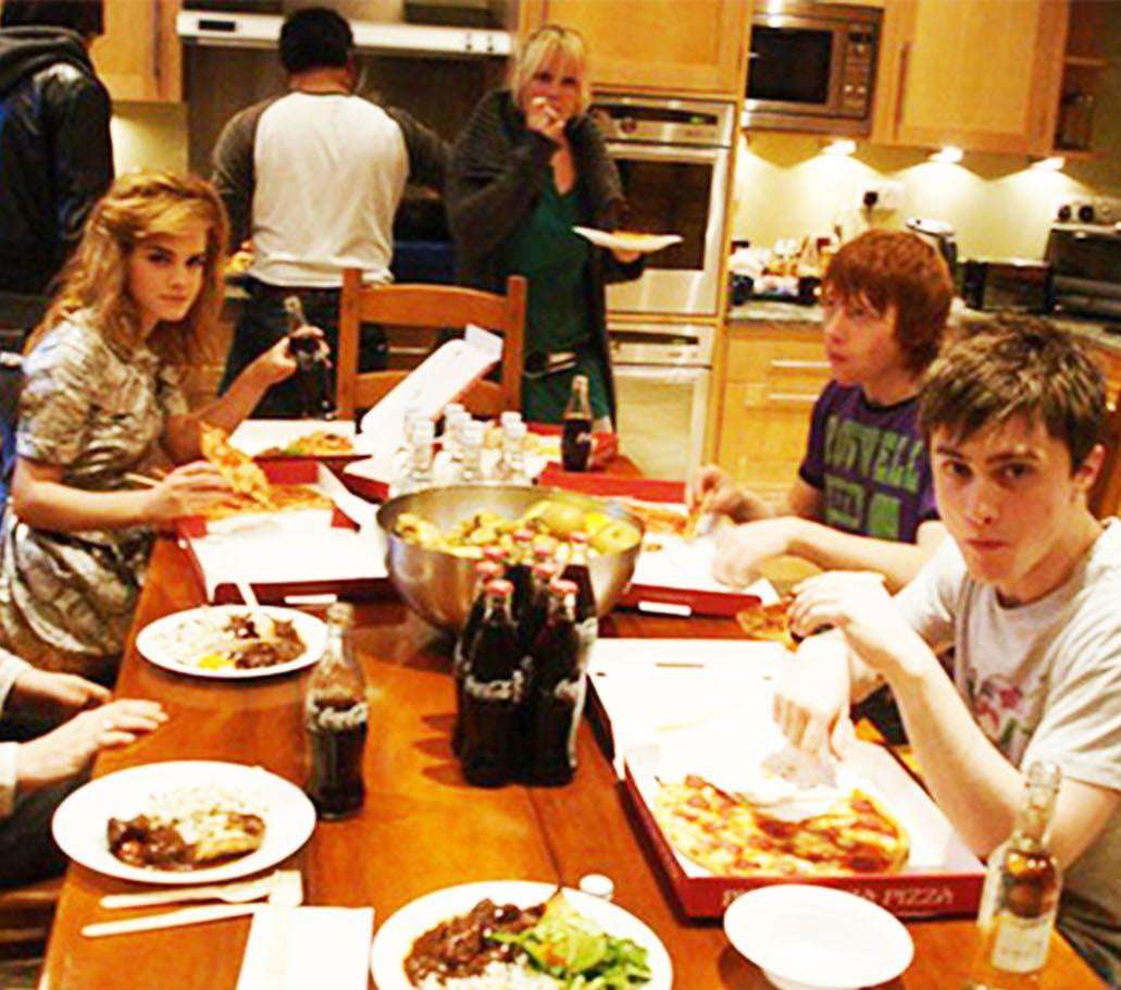 image showing Emma Watson, Rupert Grint and Daniel Radcliffe having a Pizza party.