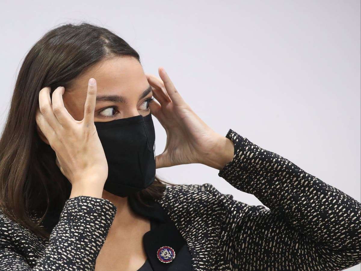image for AOC says Pelosi’s failure to sanction Boebert over Islamophobic attack on Ilhan Omar is ‘an embarrassment’