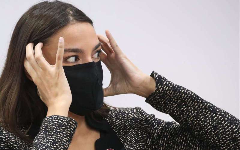 image for AOC says Pelosi’s failure to sanction Boebert over Islamophobic attack on Ilhan Omar is ‘an embarrassment’