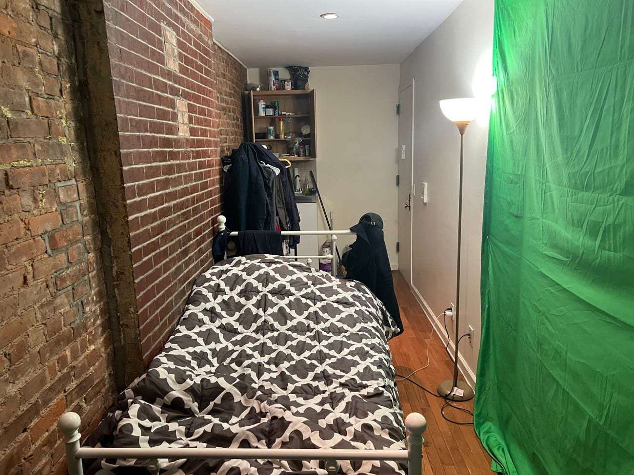 image showing $950 a month apartment in NYC (Harlem). No stovetop or private bathroom