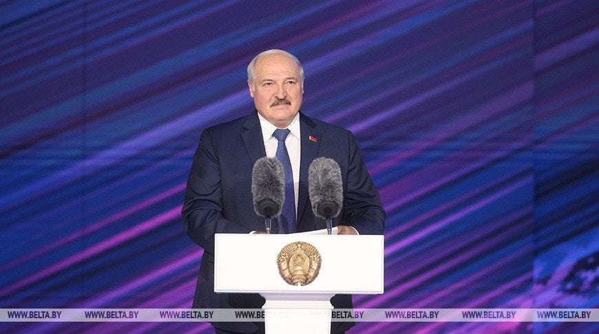 image for Lukashenko promises to send "whole contingent of Belarusian army" to border with Ukraine
